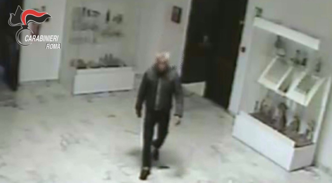 Roma, furbetti del cartellino: timbravano e andavano in sala giochi