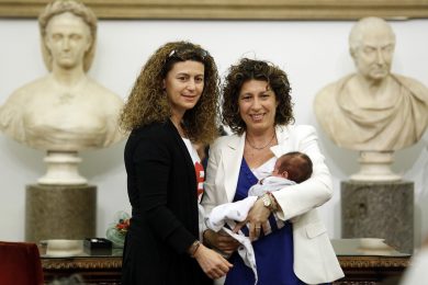 Unioni civili e adozioni gay: i nodi politici