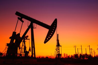 Prezzo del petrolio ai minimi: chi ci guadagna e chi ci perde