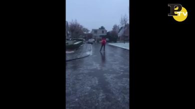 In Olanda si pattina sulle strade ghiacciate