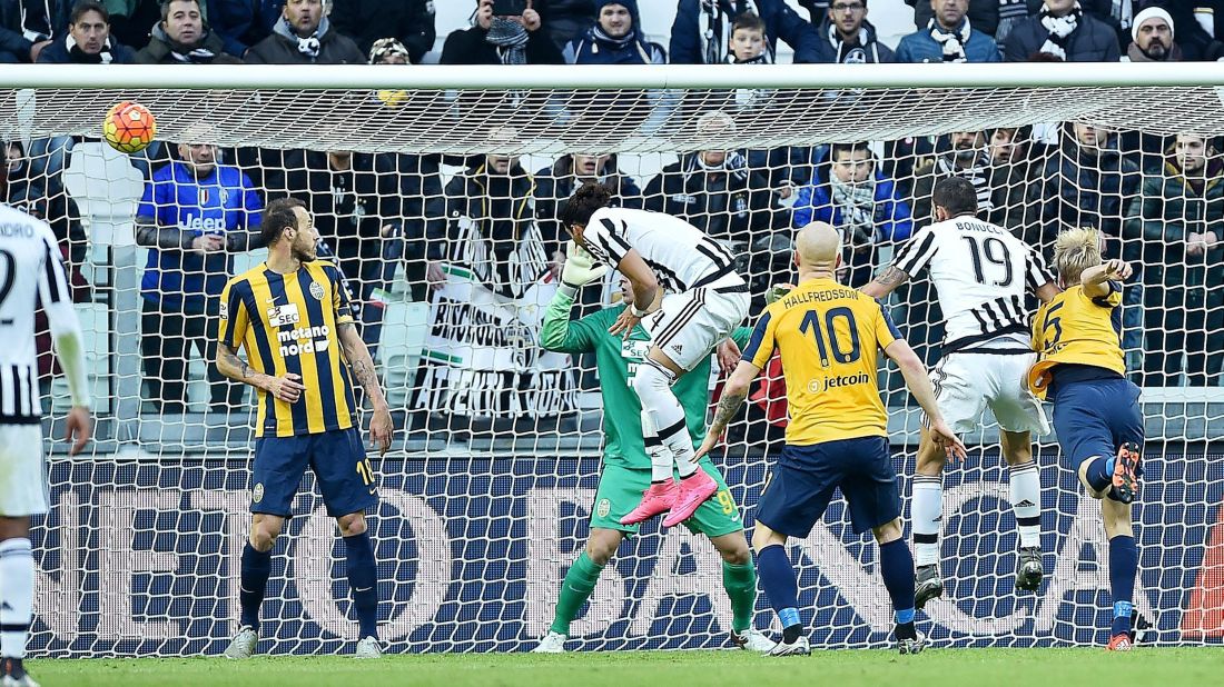 Top 11 italiani: Pavoletti illude il Genoa e fa tremare la Samp Top 11 italiani: Pavoletti illude il Genoa e fa tremare la Samp