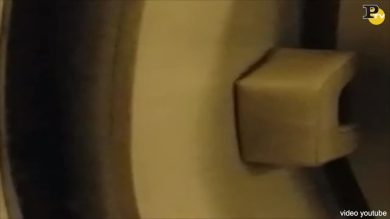 Portellone aperto su aereo coreano in volo