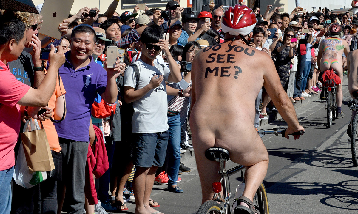 Nudi in bicicletta, la World Naked Bike Ride in Australia