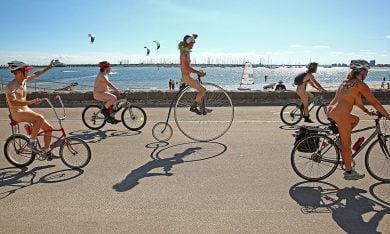 Nudi in bicicletta, la World Naked Bike Ride in Australia
