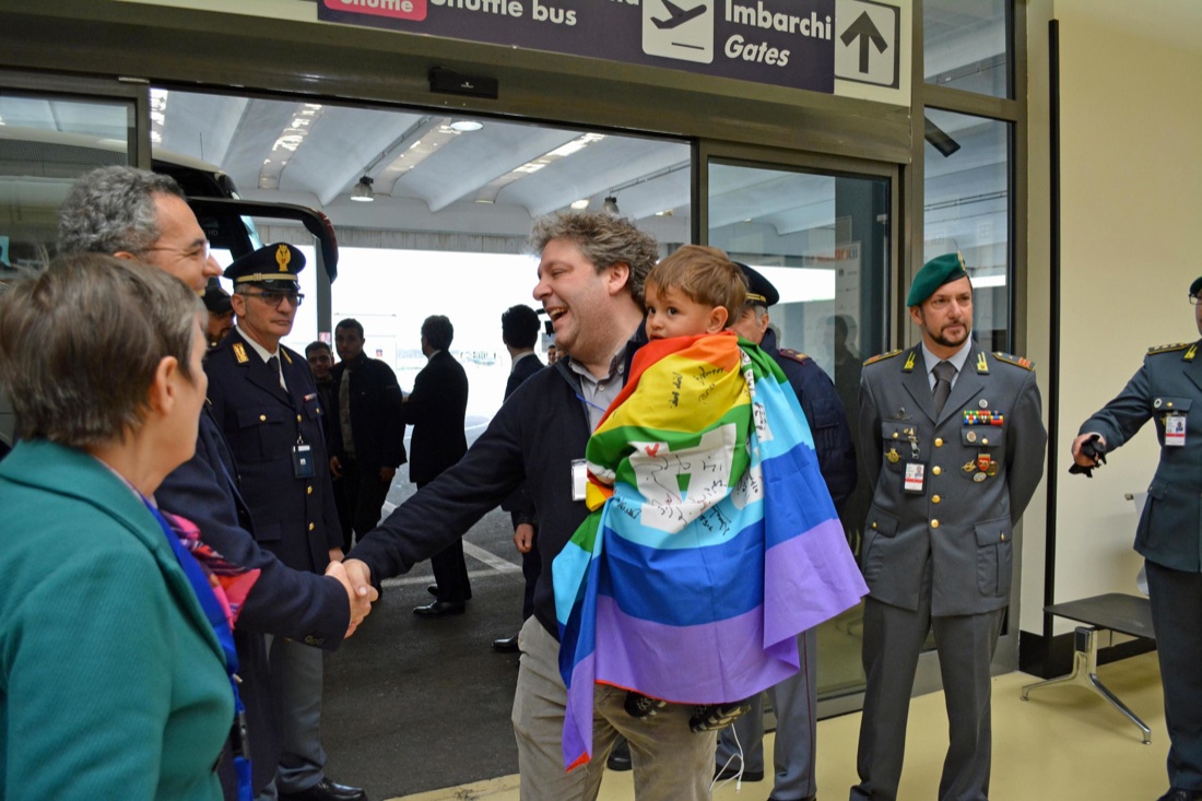 Migranti, sfondata la barriera al confine tra Grecia e Macedonia – Foto Migranti, sfondata la barriera al confine tra Grecia e Macedonia – Foto