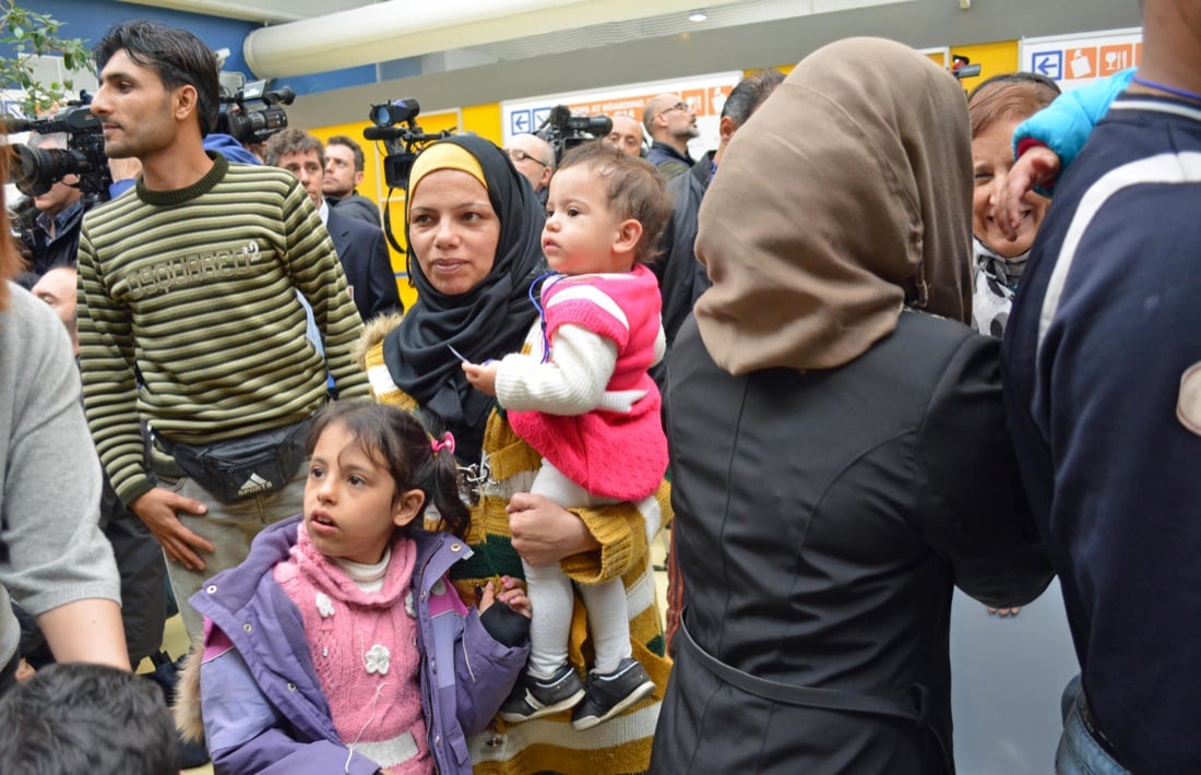 Migranti, sfondata la barriera al confine tra Grecia e Macedonia – Foto Migranti, sfondata la barriera al confine tra Grecia e Macedonia – Foto