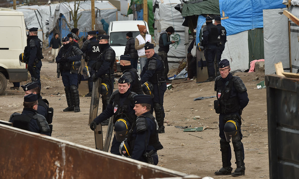 Calais, iniziato lo sgombero della Giungla – Foto Calais, iniziato lo sgombero della Giungla – Foto