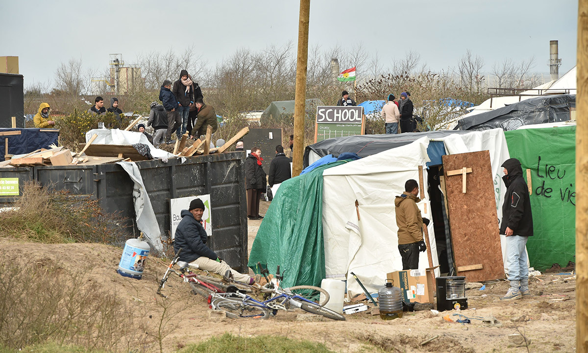 Calais, iniziato lo sgombero della Giungla – Foto Calais, iniziato lo sgombero della Giungla – Foto