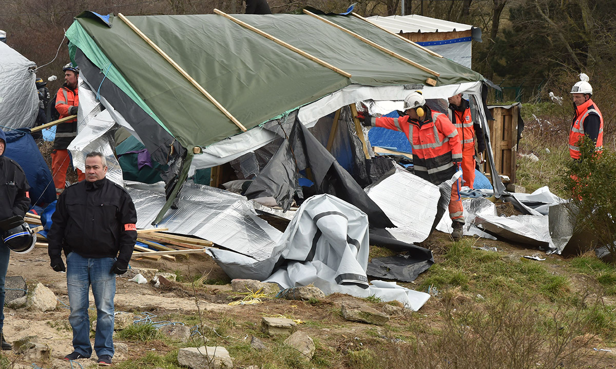 Calais, iniziato lo sgombero della Giungla – Foto Calais, iniziato lo sgombero della Giungla – Foto