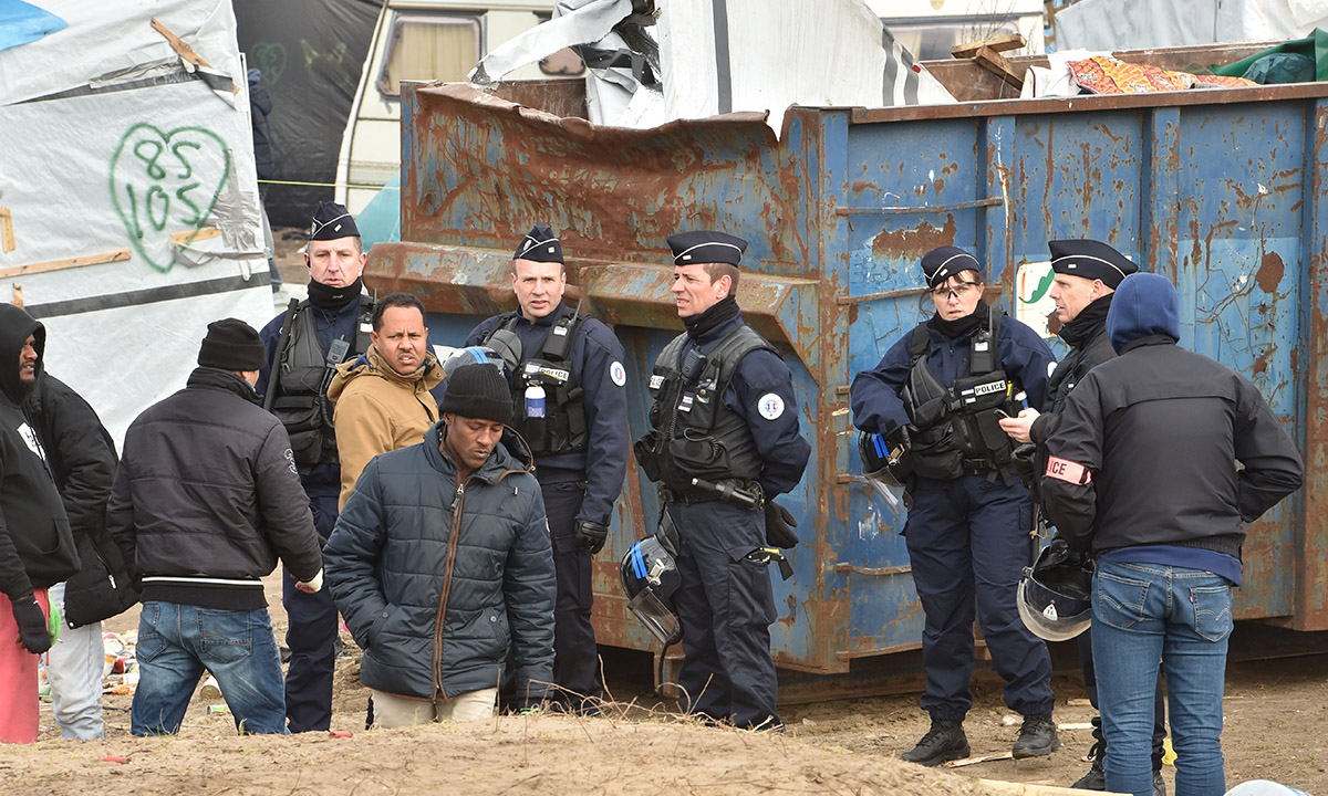 Calais, iniziato lo sgombero della Giungla – Foto Calais, iniziato lo sgombero della Giungla – Foto