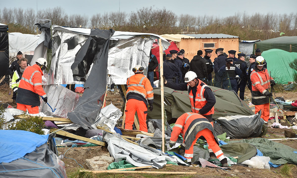 Calais, iniziato lo sgombero della Giungla – Foto Calais, iniziato lo sgombero della Giungla – Foto