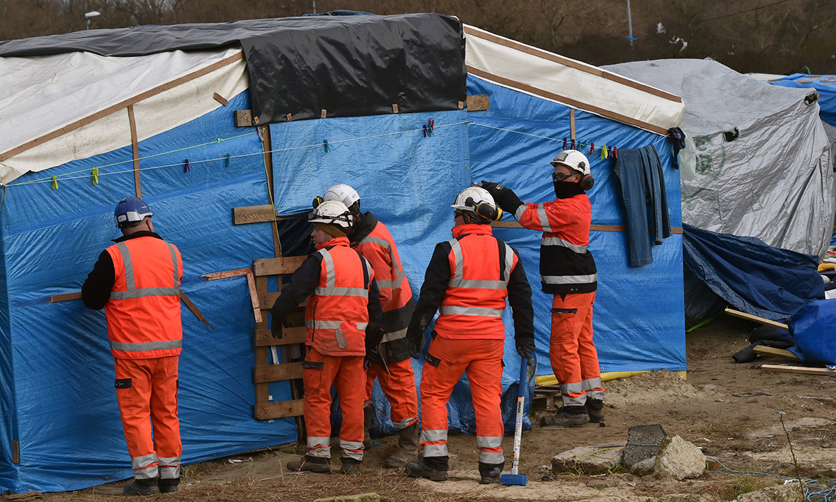 Calais, iniziato lo sgombero della Giungla – Foto Calais, iniziato lo sgombero della Giungla – Foto