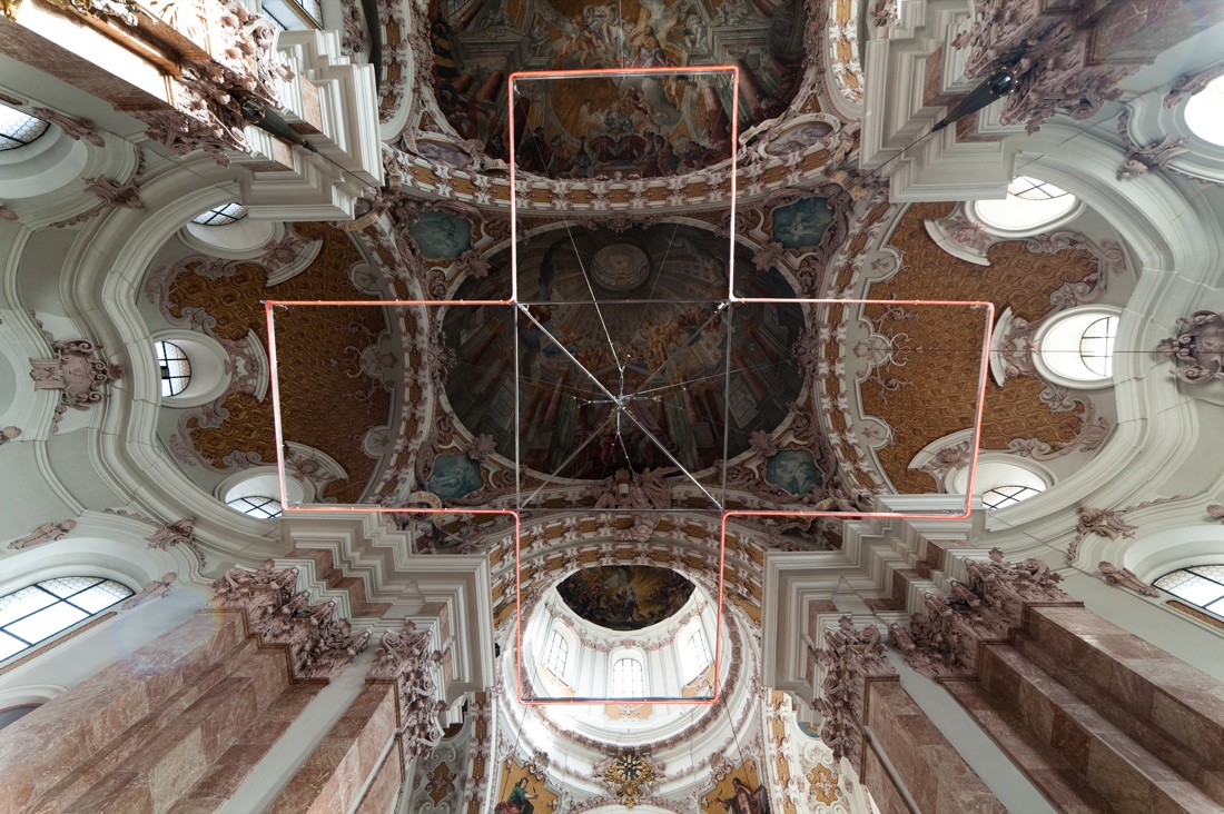 “Oltre il Sacro”: un’installazione di Annamaria Gelmi nel Duomo di Innsbruck “Oltre il Sacro”: un’installazione di Annamaria Gelmi nel Duomo di Innsbruck