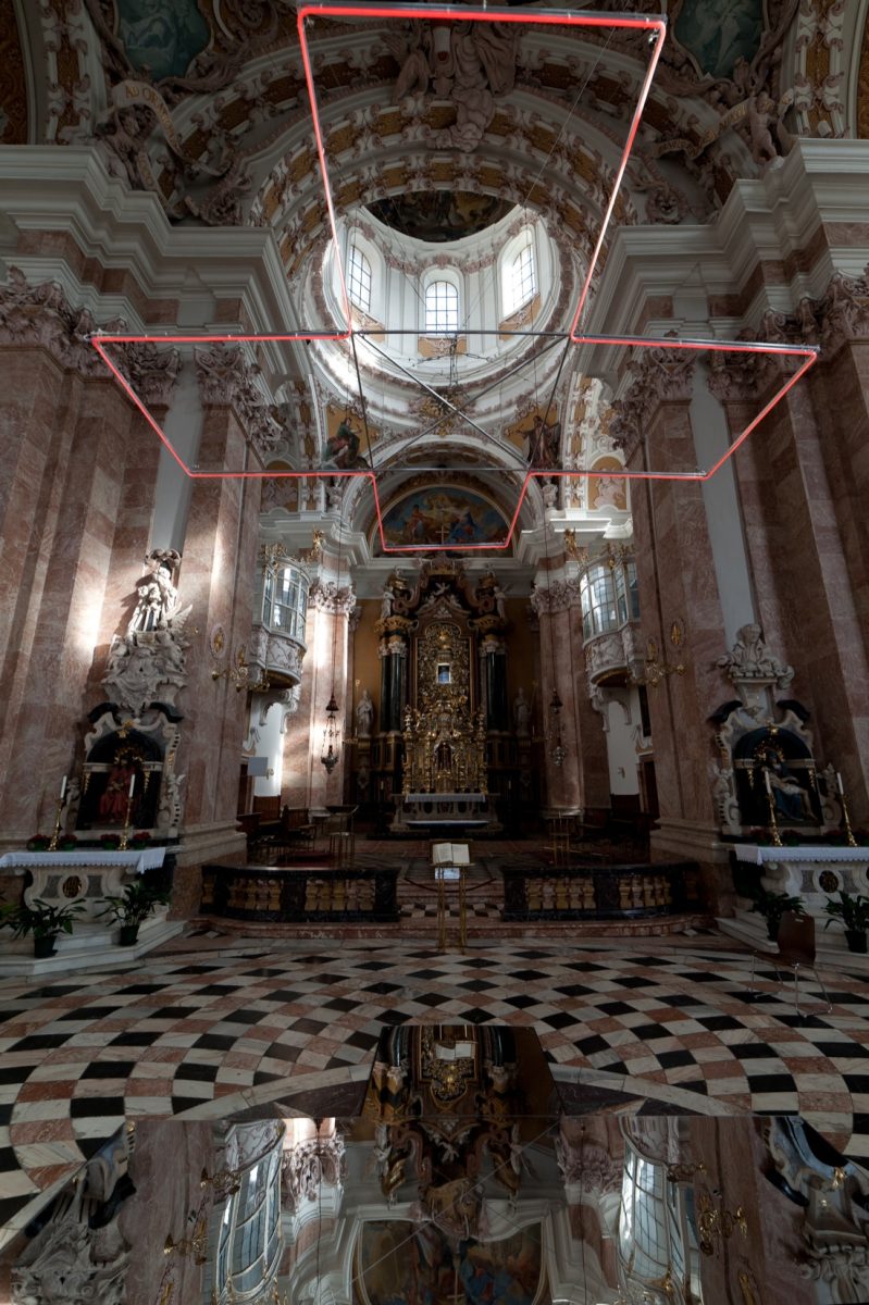 “Oltre il Sacro”: un’installazione di Annamaria Gelmi nel Duomo di Innsbruck “Oltre il Sacro”: un’installazione di Annamaria Gelmi nel Duomo di Innsbruck