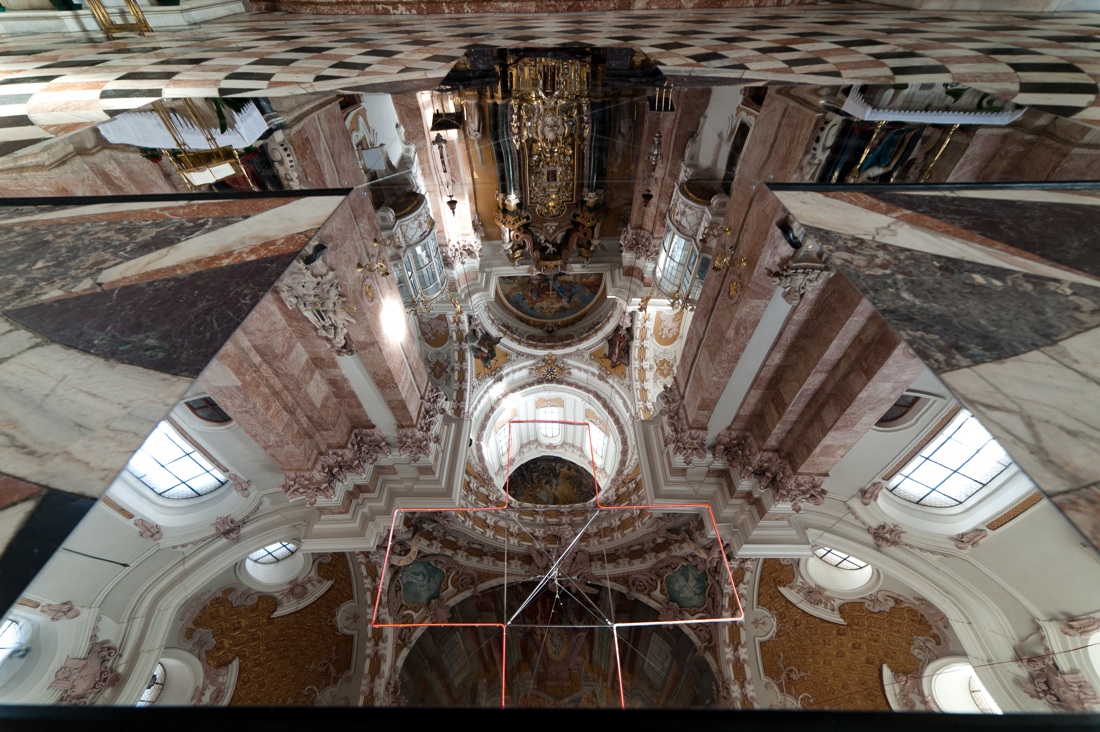 “Oltre il Sacro”: un’installazione di Annamaria Gelmi nel Duomo di Innsbruck “Oltre il Sacro”: un’installazione di Annamaria Gelmi nel Duomo di Innsbruck
