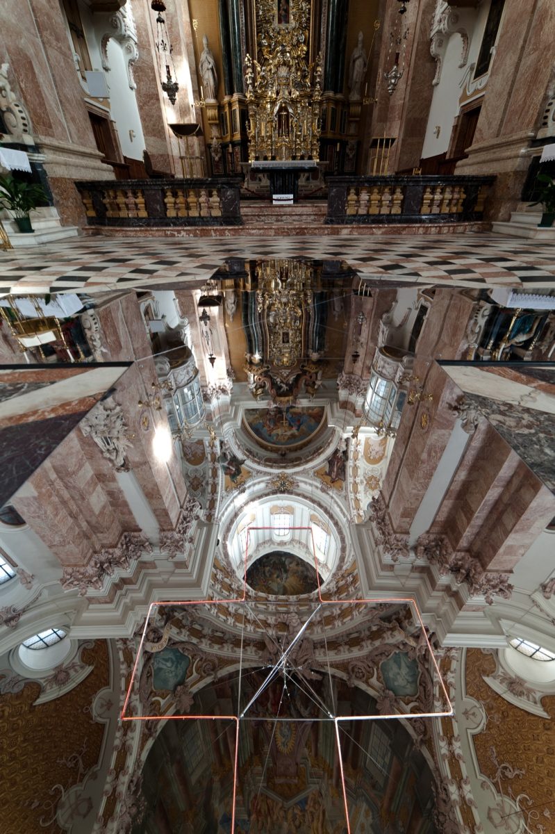 “Oltre il Sacro”: un’installazione di Annamaria Gelmi nel Duomo di Innsbruck “Oltre il Sacro”: un’installazione di Annamaria Gelmi nel Duomo di Innsbruck