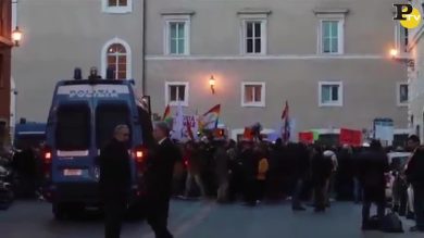 Unioni civili: la protesta Lgbt fuori dal Senato