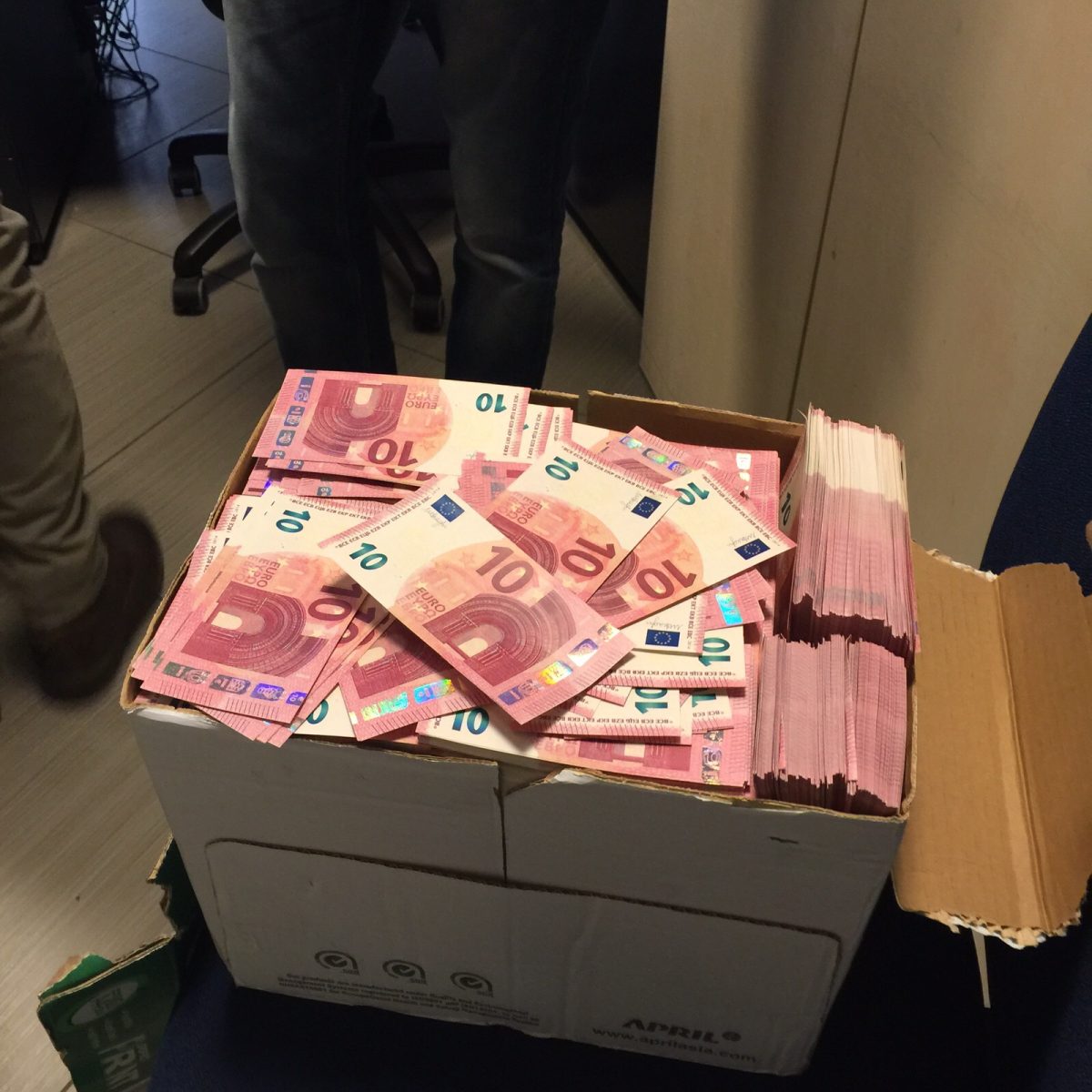 Galleria foto 'Banconote false “smerciate” come la droga' - foto 3