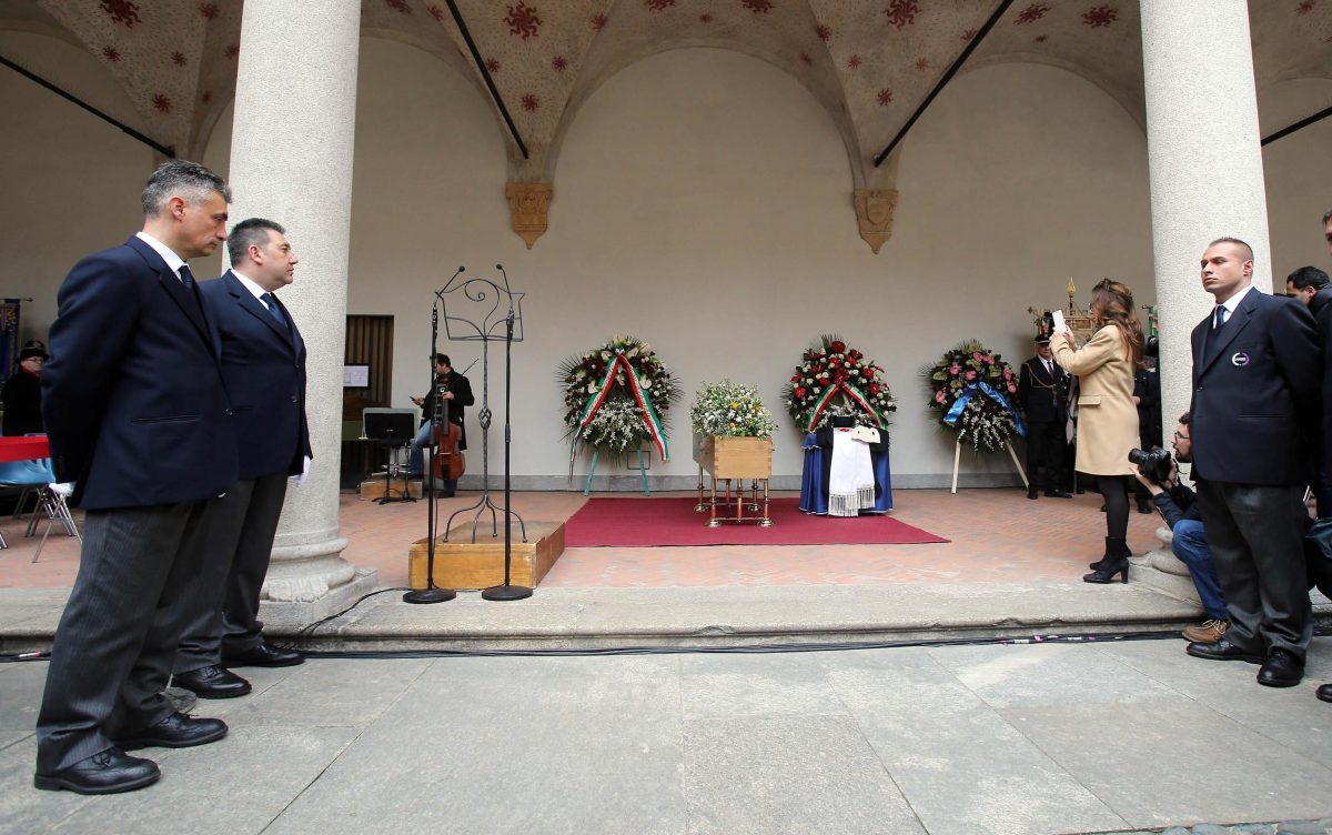 Galleria foto 'Milano, l’ultimo saluto a Umberto Eco' - foto 12