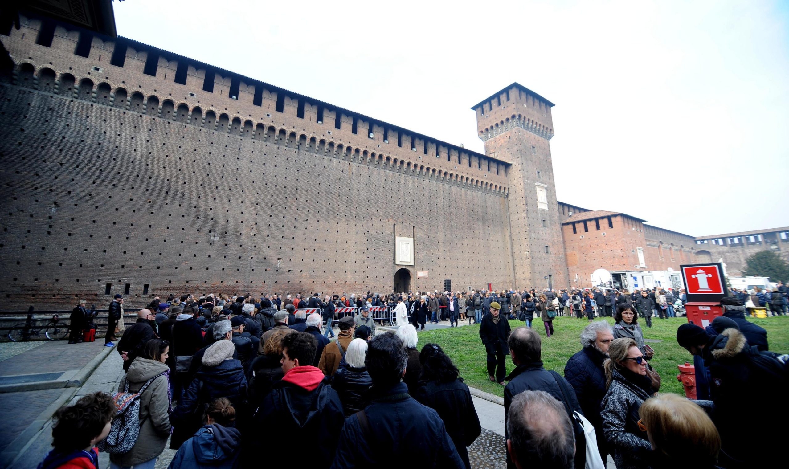 Milano, l’ultimo saluto a Umberto Eco
