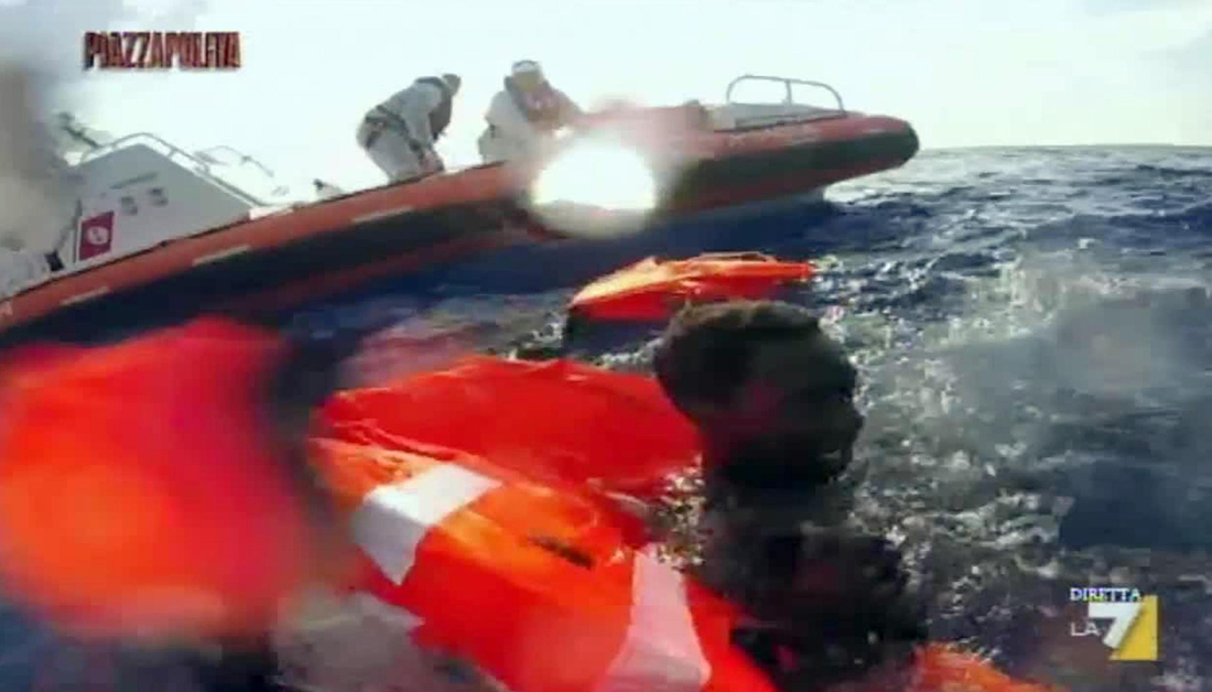 Migranti, il medico di Lampedusa: “Il mio popolo merita il Nobel per la Pace”