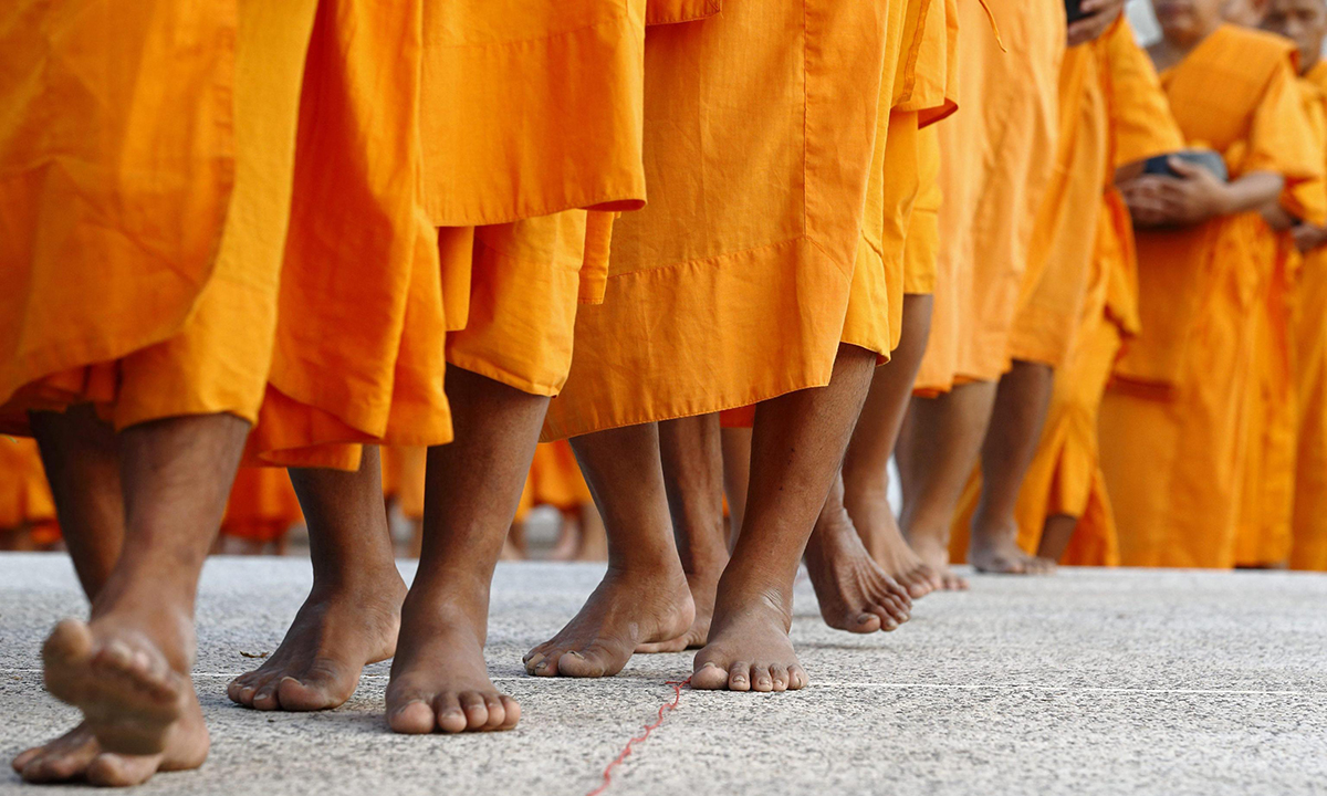 Thailandia, i monaci buddhisti celebrano Magha Puja Thailandia, i monaci buddhisti celebrano Magha Puja