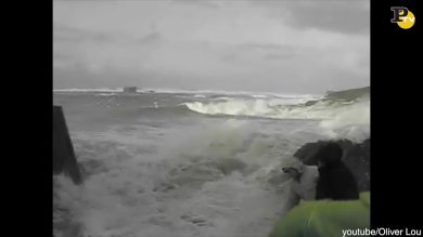 Turisti travolti dalle onde (ma salvi)