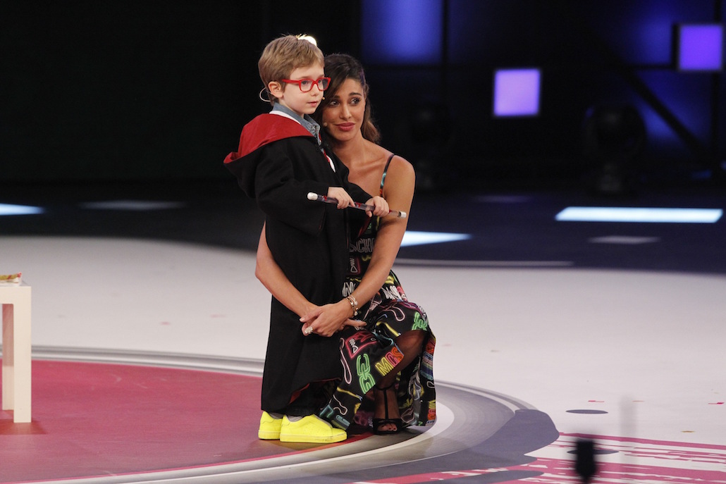 Pequeños Gigantes, al via il talent show condotto da Belén Rodriguez