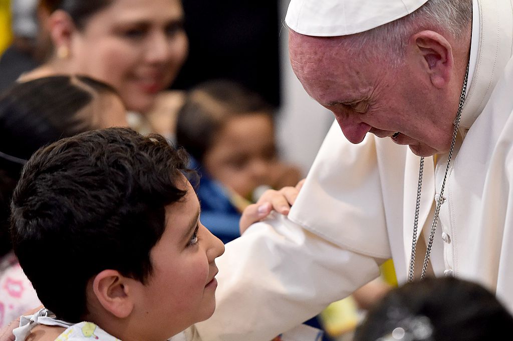 Papa Francesco: “Chi alza muri contro gli immigrati non è cristiano” Papa Francesco: “Chi alza muri contro gli immigrati non è cristiano”