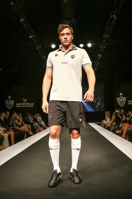 L’Atletico Mineiro presenta le nuove maglie con una sfilata di modelle L’Atletico Mineiro presenta le nuove maglie con una sfilata di modelle