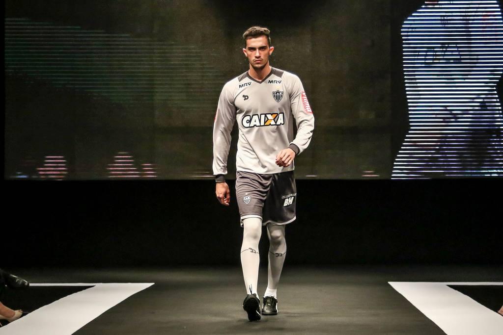 L’Atletico Mineiro presenta le nuove maglie con una sfilata di modelle L’Atletico Mineiro presenta le nuove maglie con una sfilata di modelle