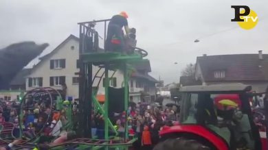 Mini montagne russe sopra un trattore