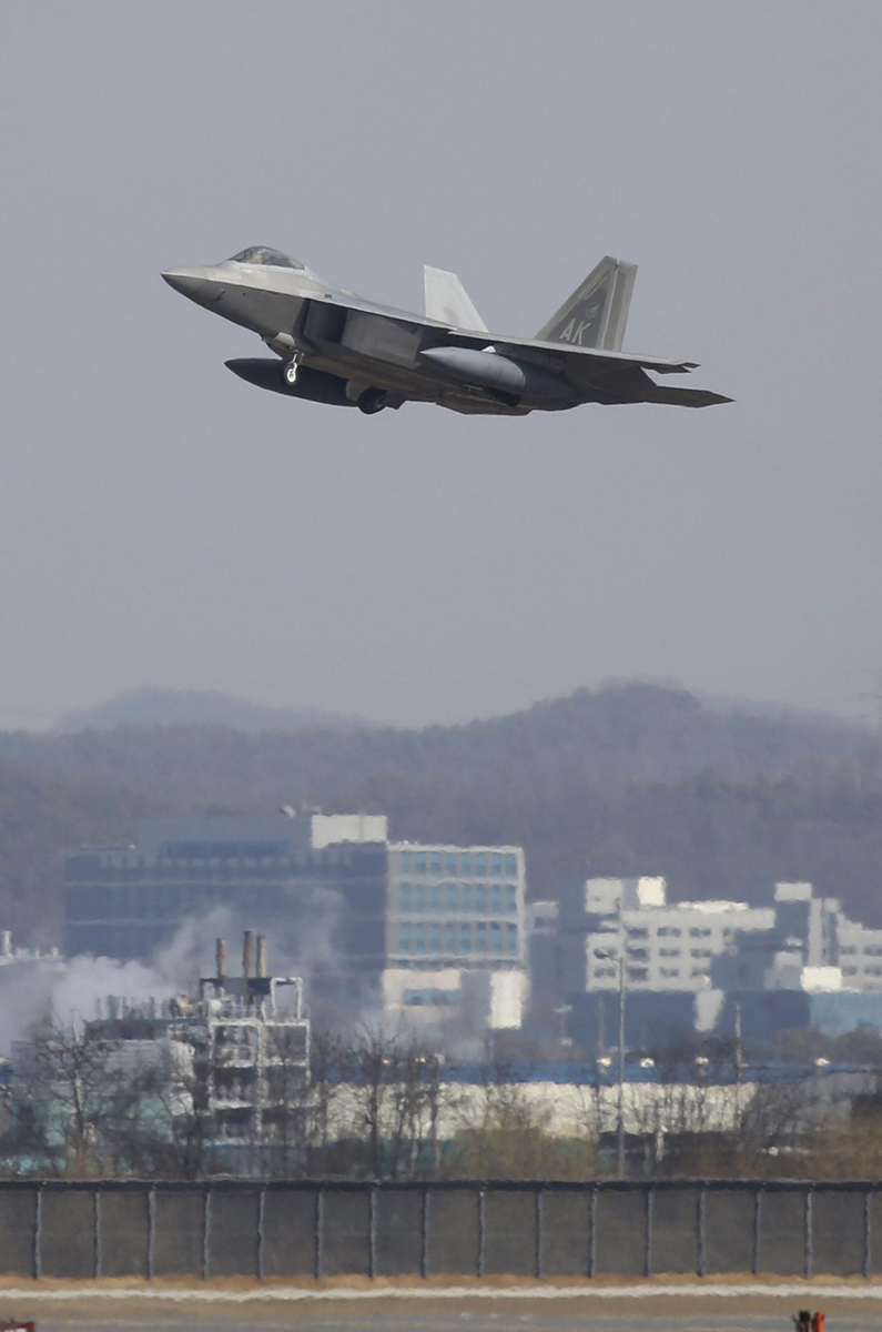 Aerei da guerra USA per spaventare la Corea del Nord – Foto Aerei da guerra USA per spaventare la Corea del Nord – Foto