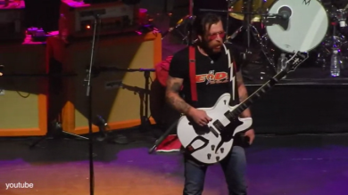 Parigi: il ritorno in concerto degli Eagles of death metal