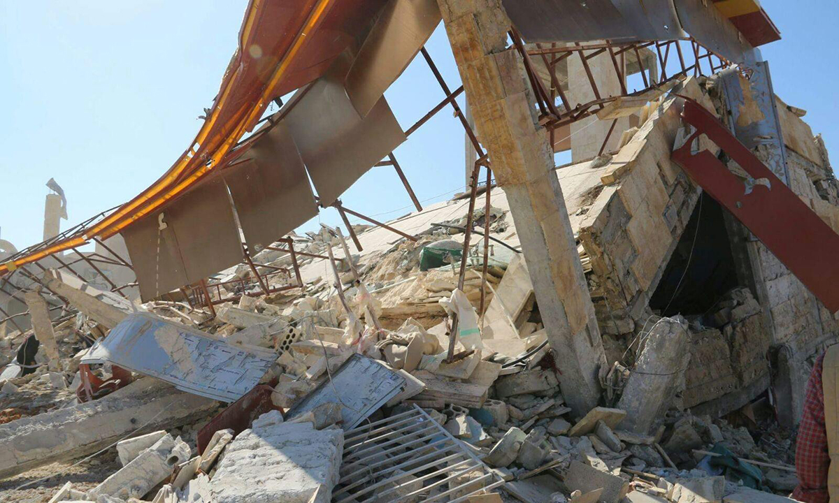 Siria, bombe su scuole e ospedali: inferno per i civili, altro che tregua – Foto, video