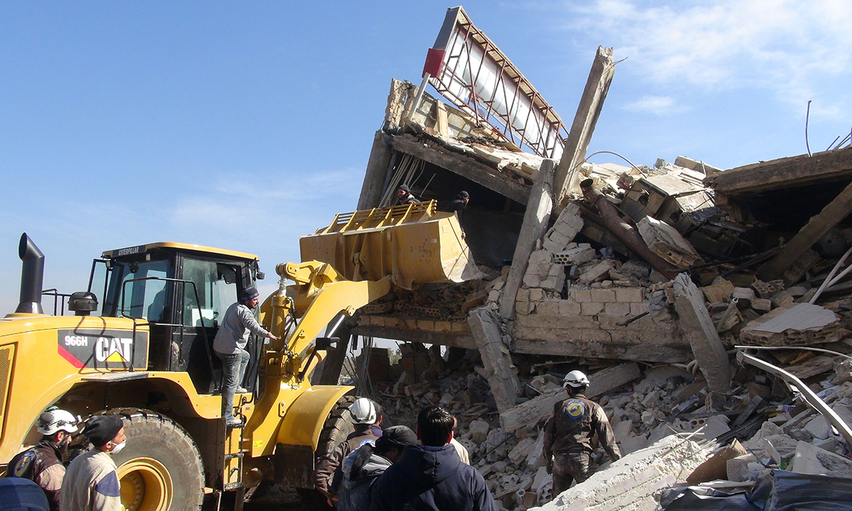 Siria, bombe su scuole e ospedali: inferno per i civili, altro che tregua – Foto, video