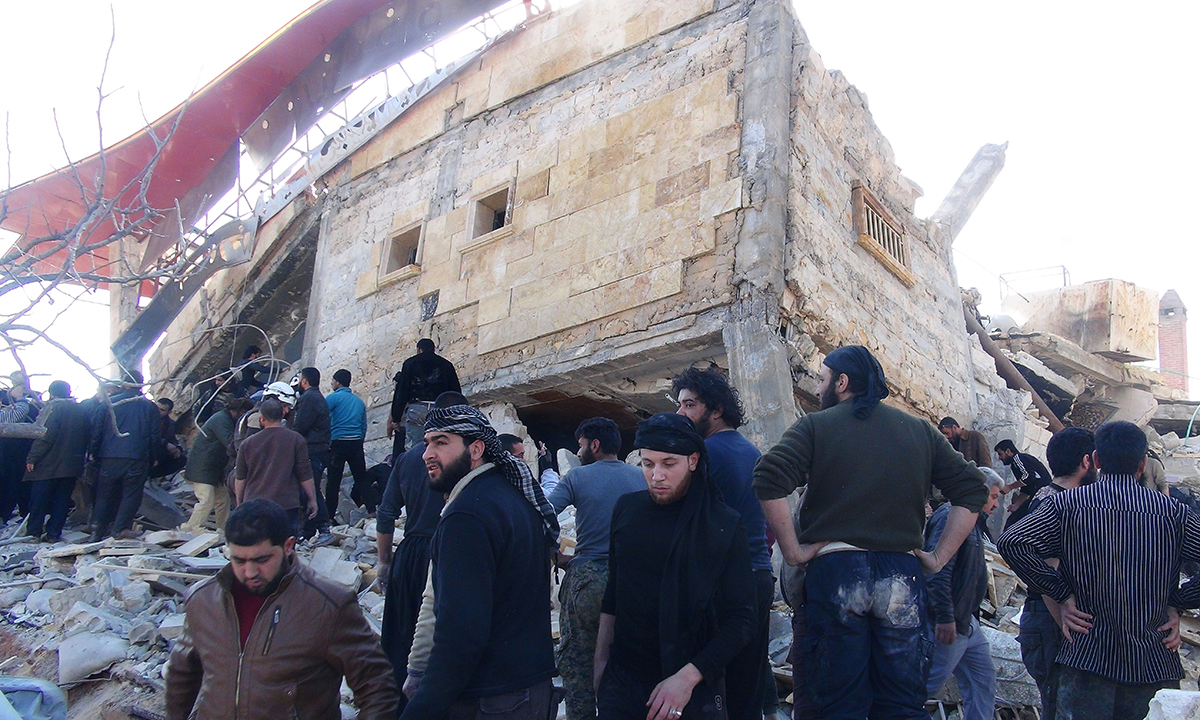 Siria, bombe su scuole e ospedali: inferno per i civili, altro che tregua – Foto, video