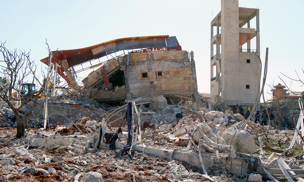 Siria, bombe su scuole e ospedali: inferno per i civili, altro che tregua – Foto, video