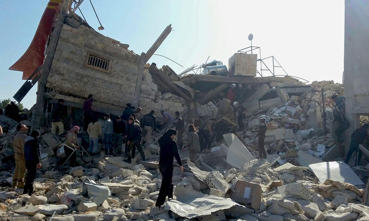 Siria, bombe su scuole e ospedali: inferno per i civili, altro che tregua – Foto, video