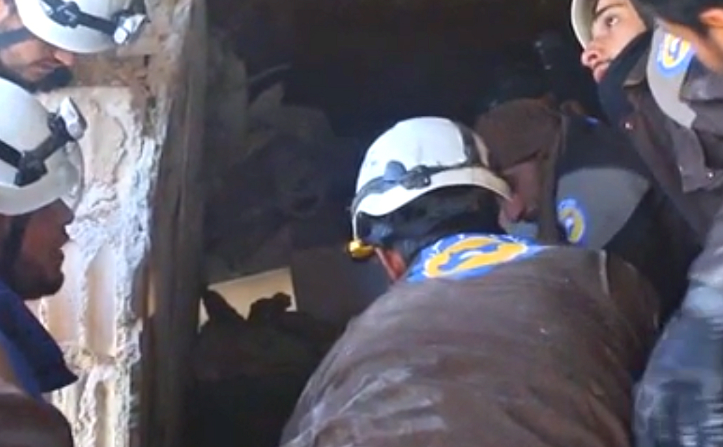 Siria, bombe su scuole e ospedali: inferno per i civili, altro che tregua – Foto, video