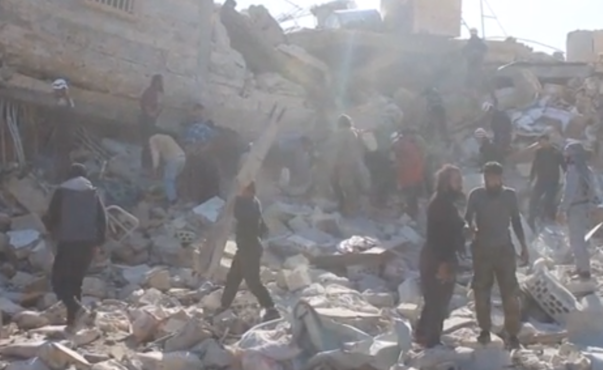 Siria, bombe su scuole e ospedali: inferno per i civili, altro che tregua – Foto, video