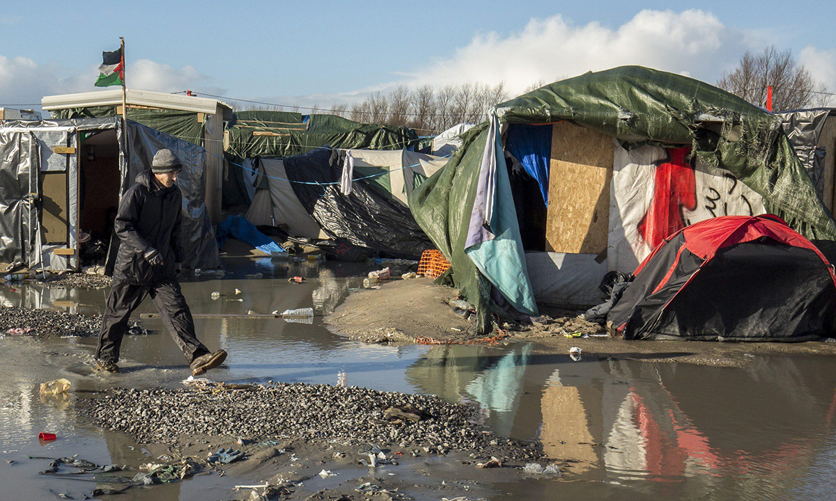 Calais, vita nella “Giungla” dei migranti – Foto Calais, vita nella “Giungla” dei migranti – Foto