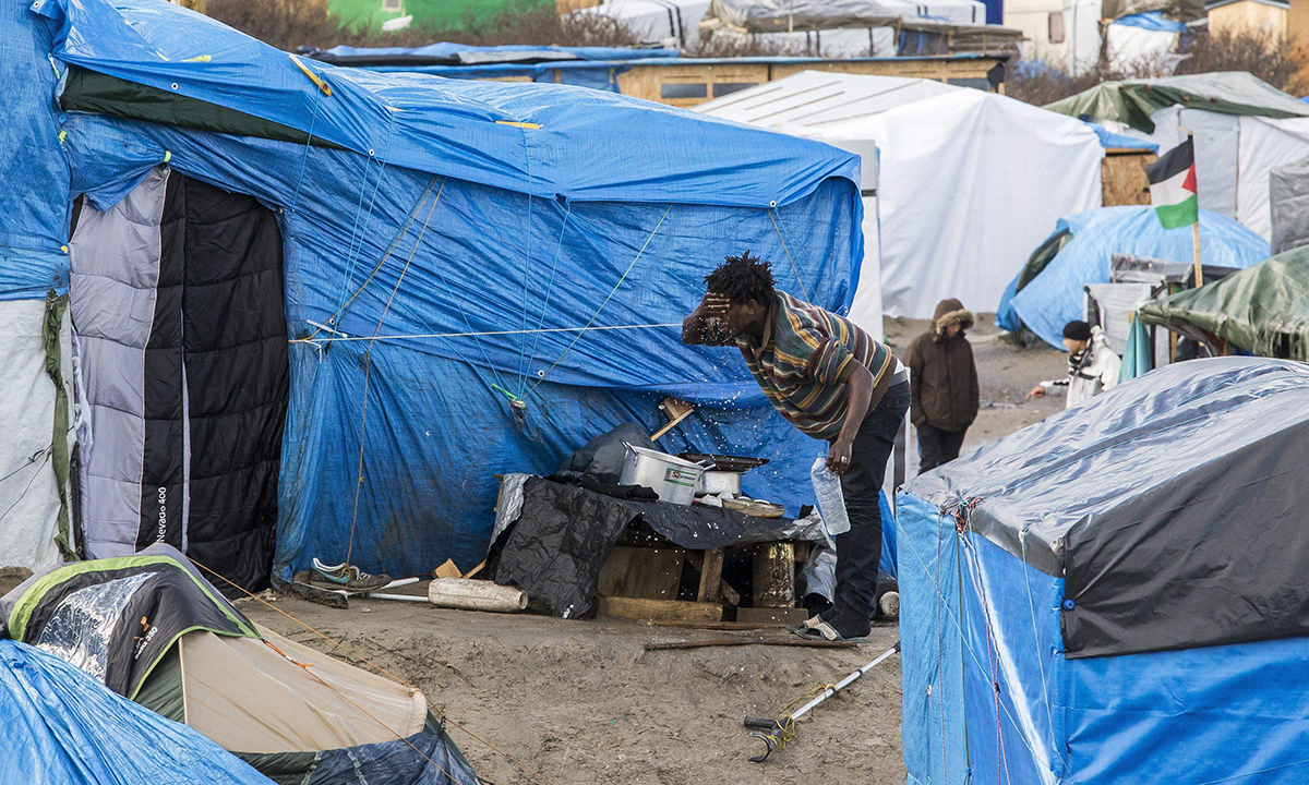 Calais, vita nella “Giungla” dei migranti – Foto Calais, vita nella “Giungla” dei migranti – Foto