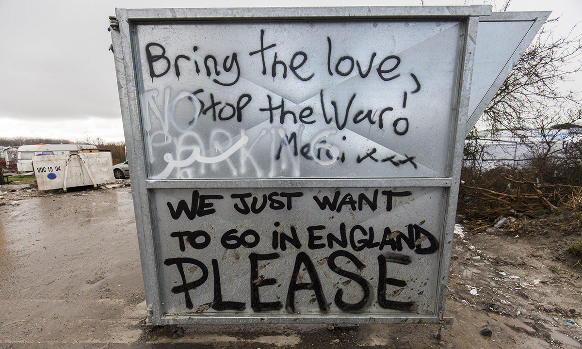 Calais, vita nella “Giungla” dei migranti – Foto Calais, vita nella “Giungla” dei migranti – Foto