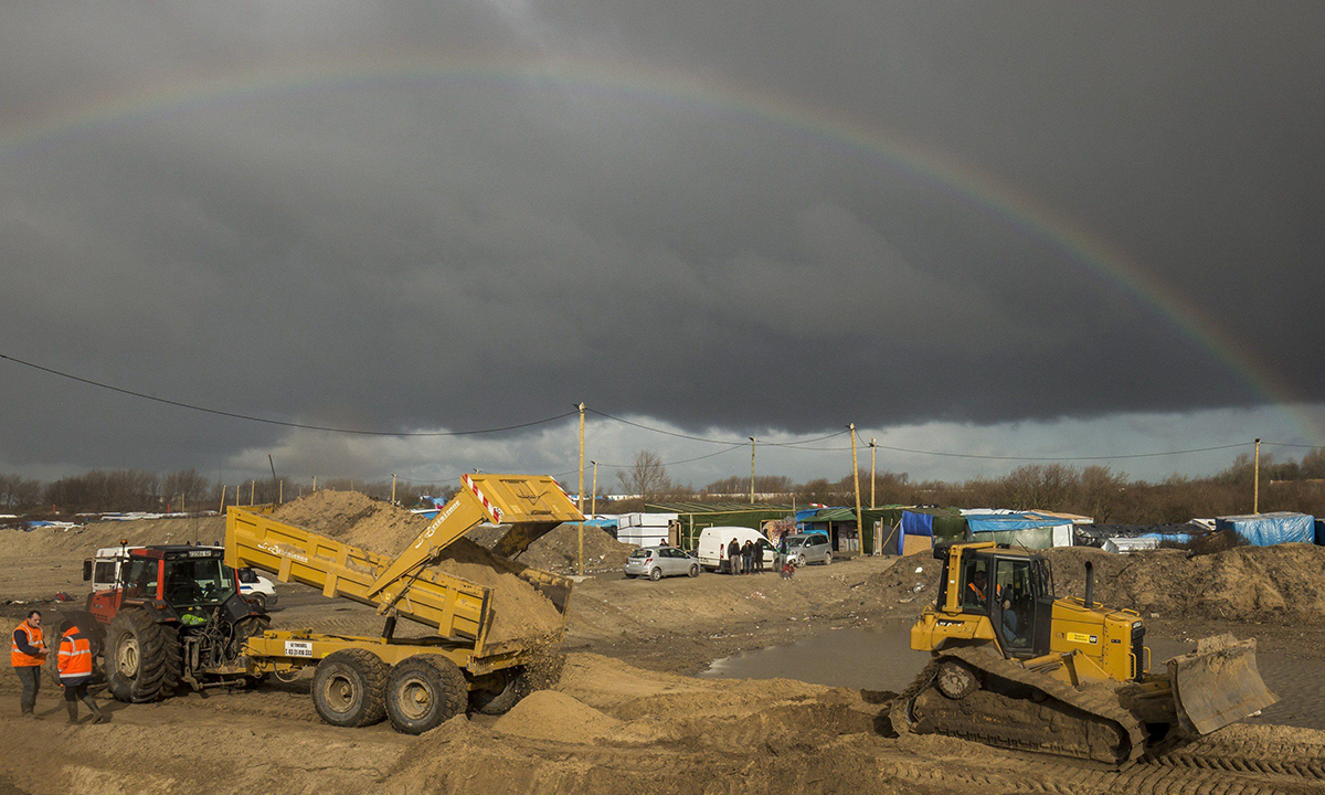 Calais, vita nella “Giungla” dei migranti – Foto Calais, vita nella “Giungla” dei migranti – Foto