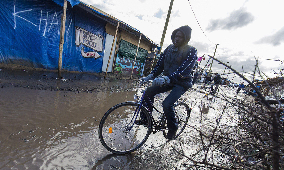 Calais, vita nella “Giungla” dei migranti – Foto Calais, vita nella “Giungla” dei migranti – Foto