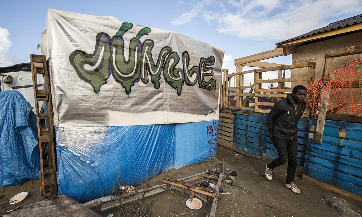 Calais, vita nella “Giungla” dei migranti – Foto Calais, vita nella “Giungla” dei migranti – Foto