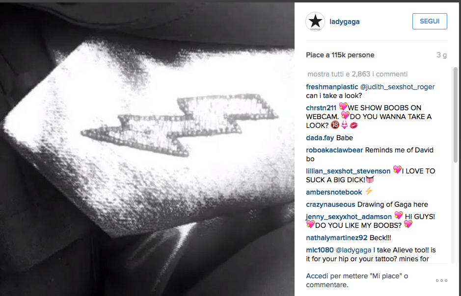 Lady Gaga si fa tatuare il volto di David Bowie Lady Gaga si fa tatuare il volto di David Bowie