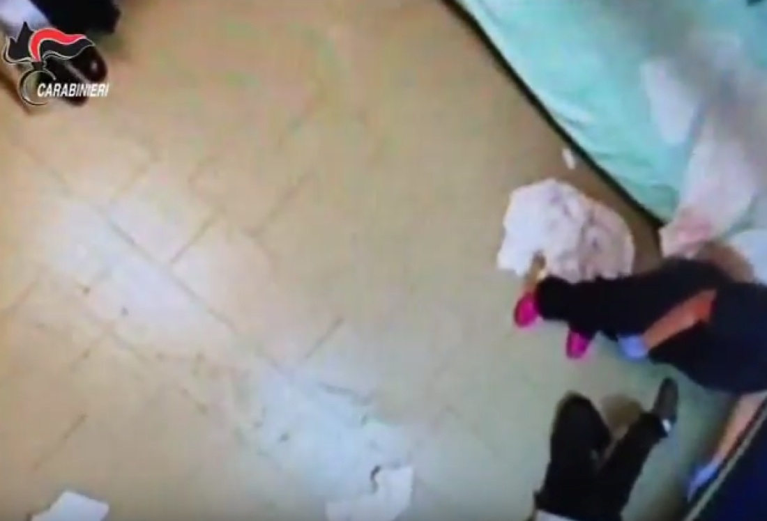 Botte e maltrattamenti ai disabili rivelate dalle telecamere – Foto Botte e maltrattamenti ai disabili rivelate dalle telecamere – Foto