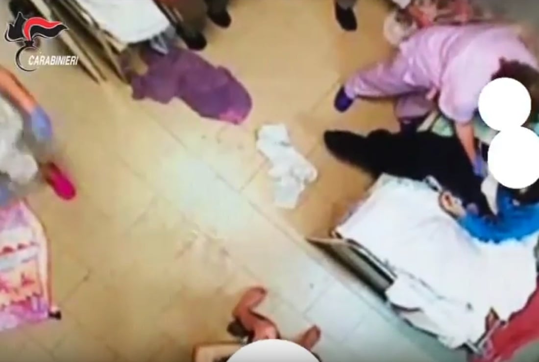 Botte e maltrattamenti ai disabili rivelate dalle telecamere – Foto Botte e maltrattamenti ai disabili rivelate dalle telecamere – Foto